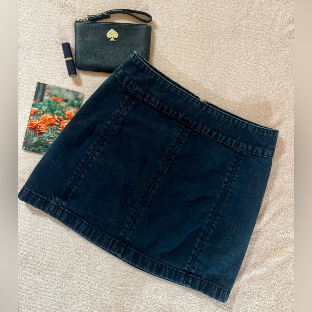 Free People— Dark Denim Mini Skirt ✨